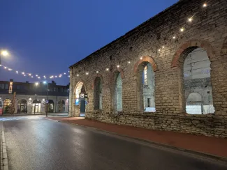 新Volta通りそばのかつてドア製造工場？跡地の駐車場